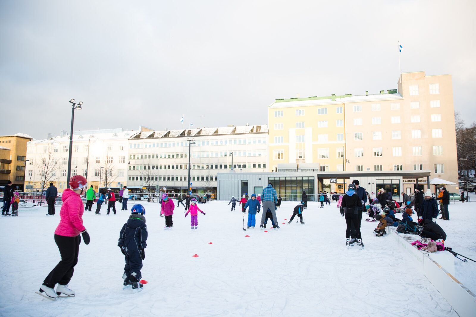 Lahden kauppatorin luistelukenttä avataan perjantaina